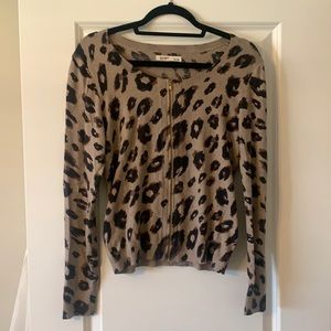 Old Navy zipper leopard sweater top size Medium
